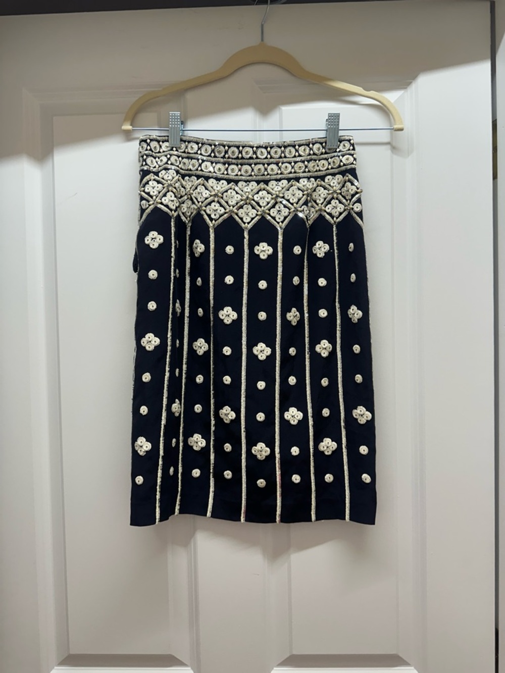 Tory Burch - size 0 Embellished Navy and Cream Beaded silk Pencil Skirt